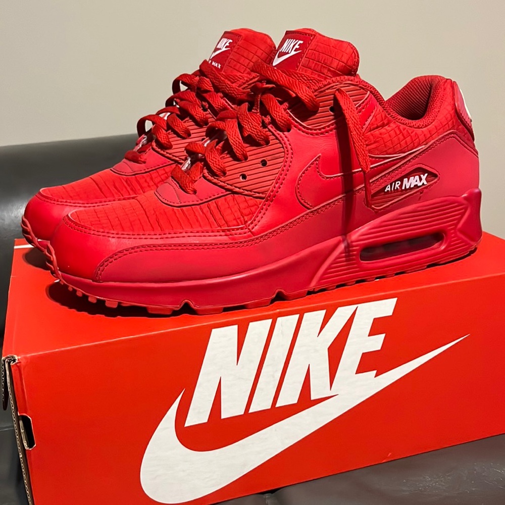 Nike air max 90 (essential) size 10.5 - worn actual once - practically brand new